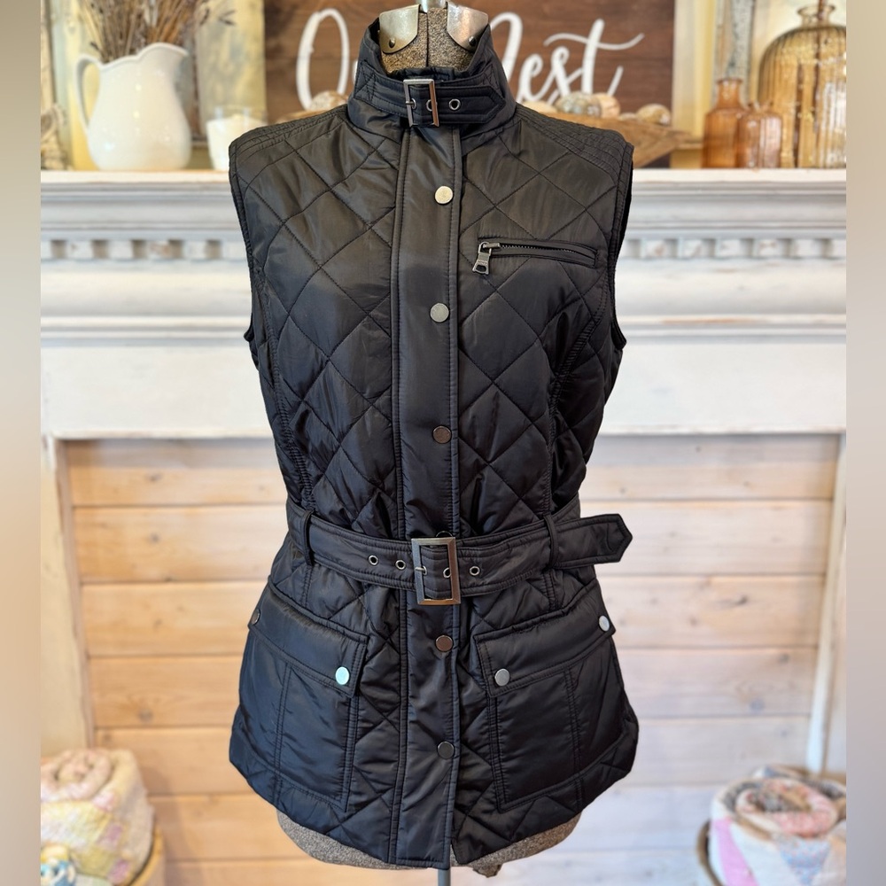Banana Republic Women’s Black Quilted Vest Size M Full Zip with Button Closures